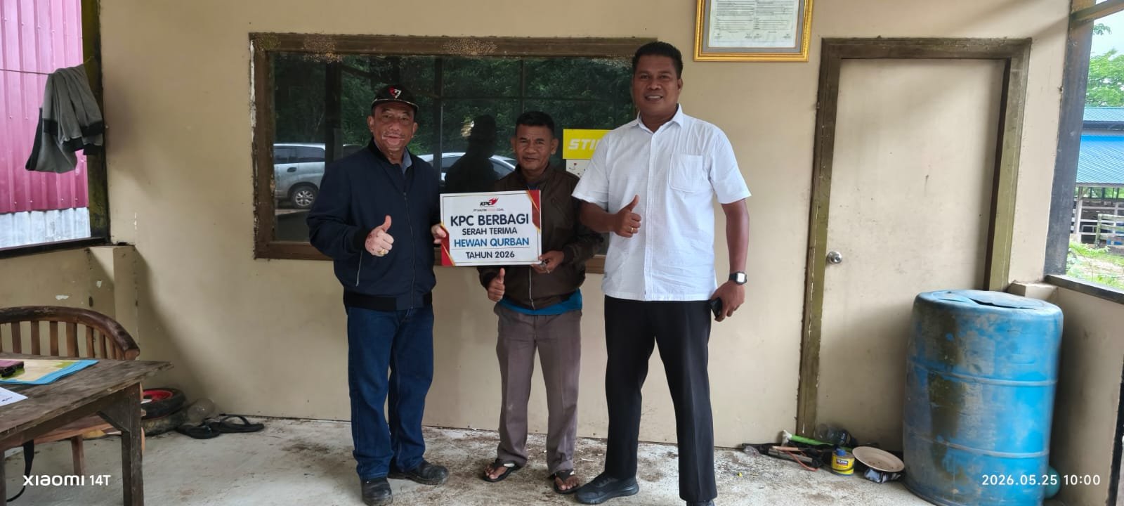 Dokumentasi Penyerahan Hewan qurban oleh PT KPC kepada Pengurus Forum Solidaritas Nusa Tenggara Timur Kutai Timur-KALTIM